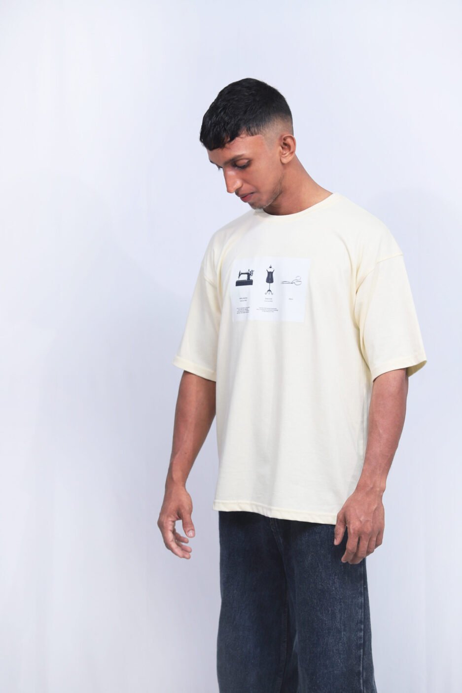 OVERSIZED T-SHIRT WITH DESIGNER PRINT - Image 2