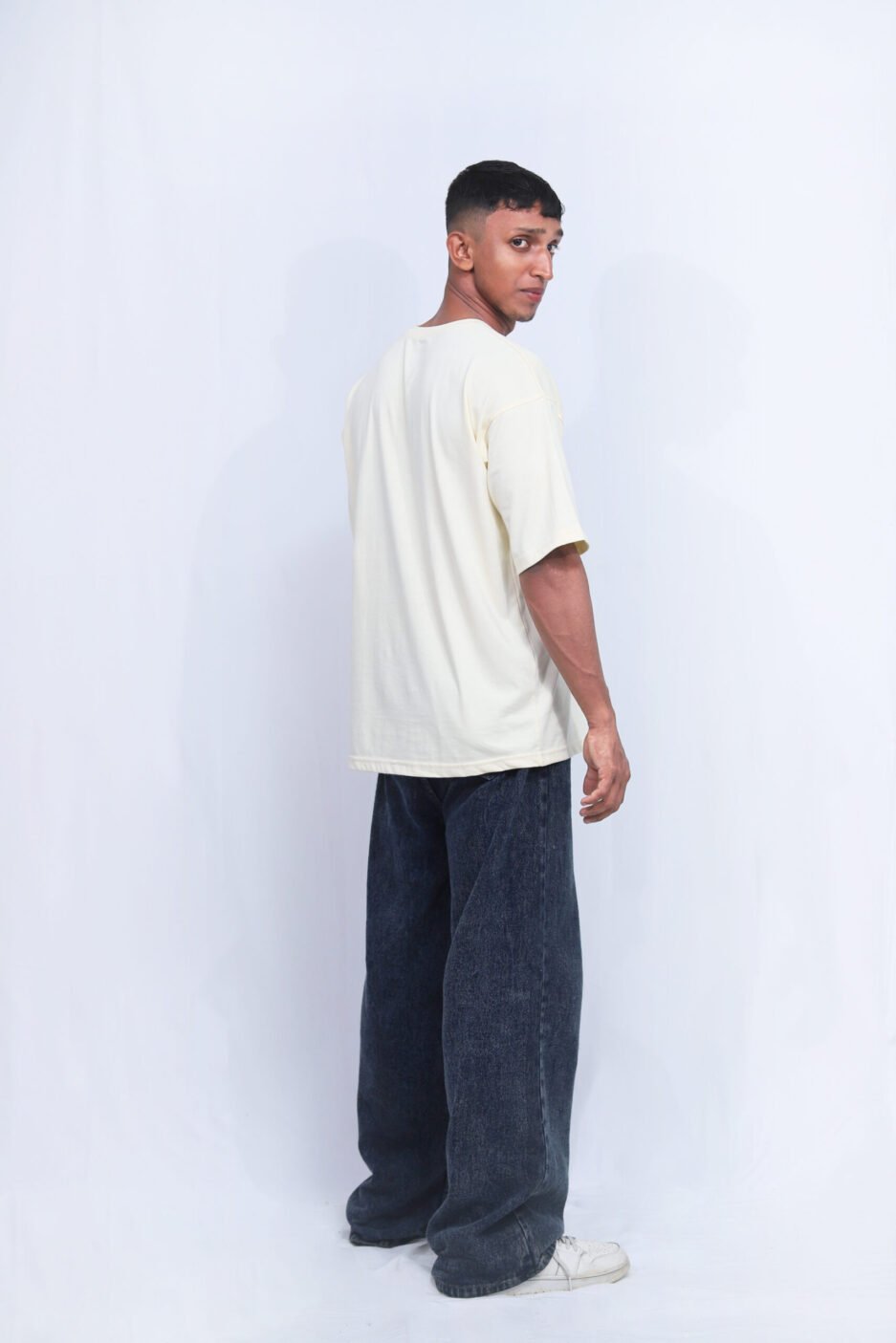 OVERSIZED T-SHIRT WITH DESIGNER PRINT - Image 4