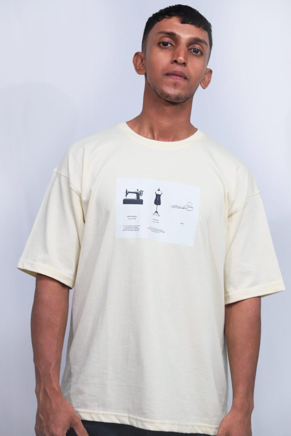 OVERSIZED T-SHIRT WITH DESIGNER PRINT - Image 3